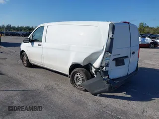 2017 Mercedes-Benz Metris Cargo z VIN WD3PG2EA3H3217098, wystawiony jako IAAI lot #41000078 z przebiegiem 114 579 mil mil oraz . Historia ofert i sprzedaży dostępna na DreamBid. Obrazek 3.