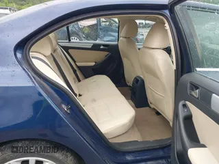 2011 Volkswagen Jetta SEL z VIN 3VWLZ7AJ2BM102447, wystawiony jako IAAI lot #42312584 z przebiegiem 103 392 mil mil oraz . Historia ofert i sprzedaży dostępna na DreamBid. Obrazek 8.