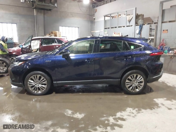 2021 Toyota Venza LE with VIN JTEAAAAH8MJ024523, listed as a IAAI auction lot 41456027 with NaN miles. Bid and sale history available at carsss.com. Image 14.