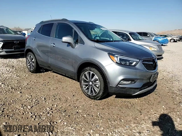 2020 Buick Encore Essence z VIN KL4CJGSB0LB045718, wystawiony jako Copart lot #43017415 z przebiegiem 21 880 mil mil oraz Szkody całkowita. Historia ofert i sprzedaży dostępna na DreamBid. Obrazek 13.