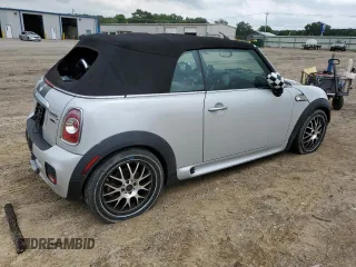 2011 MINI Convertible S z VIN WMWZP3C51BTX84117, wystawiony jako Copart lot #57636385 z przebiegiem 130 700 mil mil oraz Szkoda całkowita • Salvage title. Historia ofert i sprzedaży dostępna na DreamBid. Obrazek 3.
