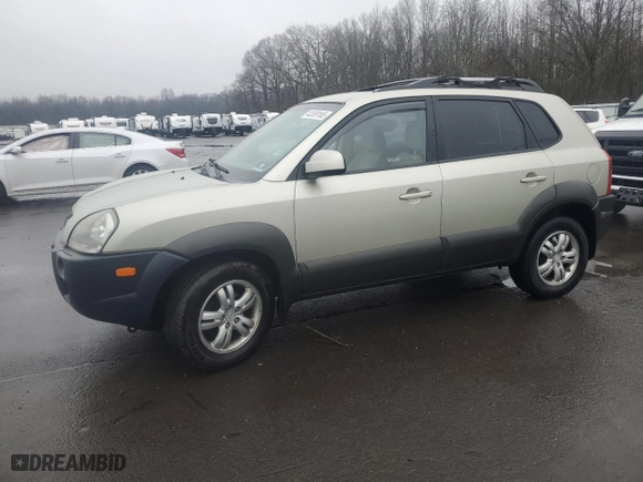 2008 Hyundai Tucson SE with VIN KM8JN12D68U774751, listed as a Copart auction lot 43589165 with 145,833 mi miles and Salvage Title. Bid and sale history available at carsss.com. Image 1.