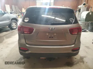 2019 Kia Sorento LX z VIN 5XYPGDA58KG487702, wystawiony jako Copart lot #58161275 z przebiegiem 91 928 mil mil oraz Szkoda całkowita • Salvage title. Historia ofert i sprzedaży dostępna na DreamBid. Obrazek 6.