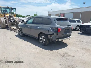 2017 Nissan Pathfinder SV with VIN 5N1DR2MM2HC613081, listed as a IAAI auction lot 41979227 with 137,371 mi miles. Bid and sale history available at carsss.com. Image 3.