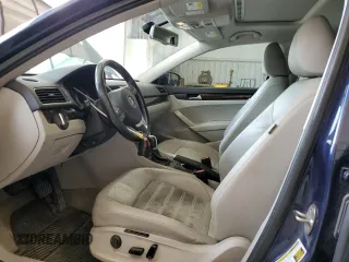 2015 Volkswagen Passat SEL Premium z VIN 1VWCV7A38FC051248, wystawiony jako Copart lot #57019325 z przebiegiem 170 012 mil mil oraz Nie do naprawy • Non repairable. Historia ofert i sprzedaży dostępna na DreamBid. Obrazek 7.