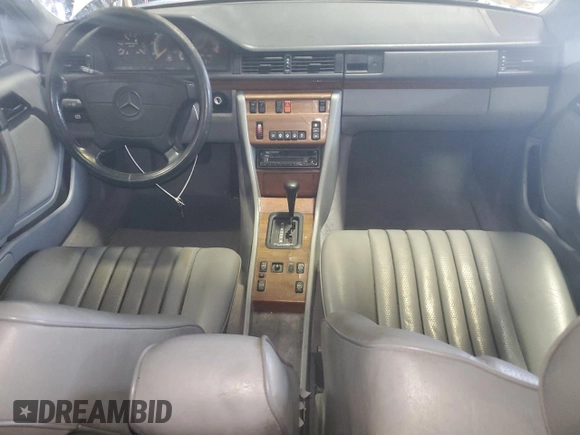 1992 Mercedes-Benz 300 with VIN WDBEA26D0NB615523, listed as a Copart auction lot 44381835 with 170,142 mi miles and Clean Title. Bid and sale history available at DreamBid. Image 8.