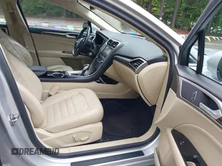 2013 Ford Fusion SE Hybrid z VIN 3FA6P0LU1DR291060, wystawiony jako IAAI lot #42731674 z przebiegiem 93 918 mil mil oraz . Historia ofert i sprzedaży dostępna na DreamBid. Obrazek 5.