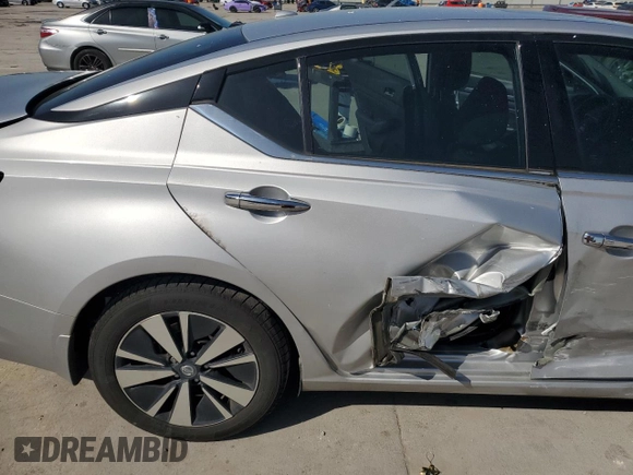 2020 Nissan Altima SV z VIN 1N4BL4DV8LC165977, wystawiony jako Copart lot #52112495 z przebiegiem 60 918 mil mil oraz Szkoda całkowita • Salvage title. Historia ofert i sprzedaży dostępna na DreamBid. Obrazek 10.