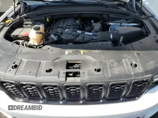 2024 Jeep Grand Cherokee Altitude z VIN 1C4RJHAG2RC142165, wystawiony jako Copart lot #63027485 z przebiegiem 40 161 mil mil oraz Czysty tytuł • Clean title. Historia ofert i sprzedaży dostępna na DreamBid. Obrazek 11.