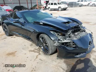 2015 Chevrolet Corvette 2LT z VIN 1G1YD2D75F5117135, wystawiony jako IAAI lot #41389264 z przebiegiem 33 438 mil mil oraz . Historia ofert i sprzedaży dostępna na DreamBid. Obrazek 1.