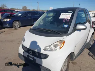 2015 Smart fortwo Passion z VIN WMEEJ3BA4FK788712, wystawiony jako IAAI lot #41219852 z przebiegiem 52 243 mil mil oraz . Historia ofert i sprzedaży dostępna na DreamBid. Obrazek 18.