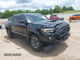 2020 Toyota Tacoma SR5 z VIN 3TMAZ5CN8LM138501, wystawiony jako IAAI lot #42321412 z przebiegiem 81 806 mil mil oraz . Historia ofert i sprzedaży dostępna na DreamBid. Obrazek 6.