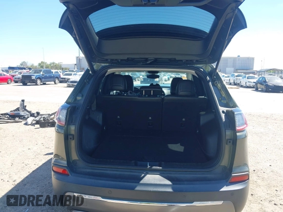 2019 Jeep Cherokee Limited with VIN 1C4PJMDX2KD225218, listed as a IAAI auction lot 41816358 with 90,744 mi miles. Bid and sale history available at carsss.com. Image 18.