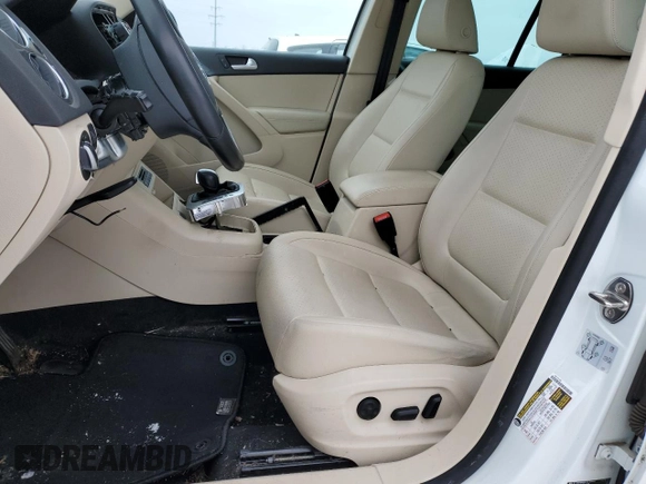 2017 Volkswagen Tiguan Wolfsburg Edition z VIN WVGRV7AX6HW506983, wystawiony jako Copart lot #88631575 z przebiegiem Nie podano mil oraz Szkoda całkowita • Salvage title. Historia ofert i sprzedaży dostępna na DreamBid. Obrazek 7.