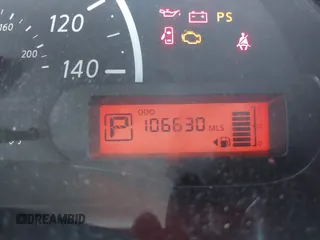 2016 Nissan Versa S z VIN 3N1CN7AP3GL903343, wystawiony jako IAAI lot #42520278 z przebiegiem 106 630 mil mil oraz . Historia ofert i sprzedaży dostępna na DreamBid. Obrazek 16.