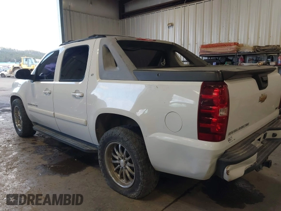 2007 Chevrolet Avalanche LTZ with VIN 3GNFK12307G166372, listed as a IAAI auction lot 41734253 with Not Provided miles. Bid and sale history available at carsss.com. Image 3.