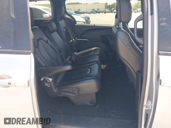 2021 Chrysler Pacifica Touring L with VIN 2C4RC1BG3MR591256, listed as a IAAI auction lot 42062406 with 58,117 mi miles and . Bid and sale history available at DreamBid. Image 8.