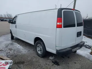 2015 Chevrolet Express Cargo z VIN 1GCZGUCG1F1101005, wystawiony jako IAAI lot #41314699 z przebiegiem 103 736 mil mil oraz . Historia ofert i sprzedaży dostępna na DreamBid. Obrazek 3.