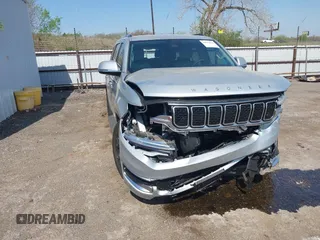 2022 Jeep Wagoneer Series III z VIN 1C4SJVDT4NS144766, wystawiony jako IAAI lot #42013510 z przebiegiem 18 954 mil mil oraz . Historia ofert i sprzedaży dostępna na DreamBid. Obrazek 1.
