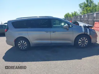 2021 Chrysler Pacifica Hybrid Touring L with VIN 2C4RC1L76MR594571, listed as a IAAI auction lot 40255745 with 58,163 mi miles and . Bid and sale history available at DreamBid. Image 13.