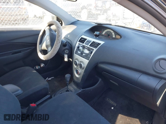 2008 Toyota Yaris z VIN JTDBT923984009196, wystawiony jako IAAI lot #41719741 z przebiegiem 129 870 mil mil oraz . Historia ofert i sprzedaży dostępna na DreamBid. Obrazek 5.