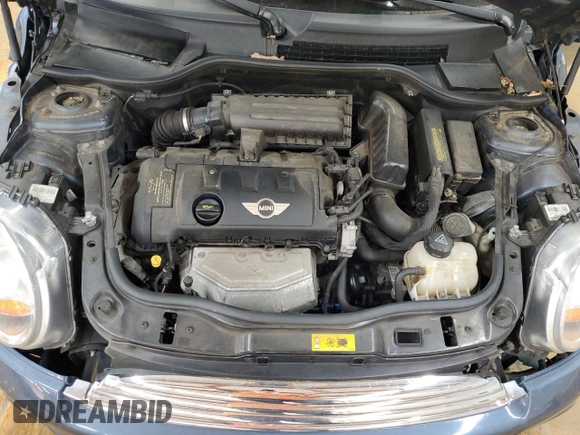 2011 MINI Hardtop with VIN WMWSU3C54BT184251, listed as a Copart auction lot 59298135 with 123,864 mi miles and Salvage title. Bid and sale history available at DreamBid. Image 11.