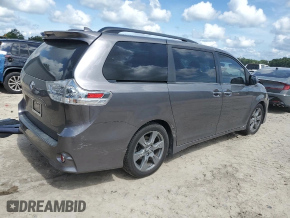 2018 Toyota Sienna SE with VIN 5TDXZ3DC5JS921882, listed as a Copart auction lot 62347815 with 136,472 mi miles and Salvage title. Bid and sale history available at DreamBid. Image 3.