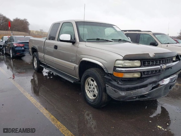 1999 Chevrolet Silverado 1500 LT with VIN 2GCEK19T1X1195916, listed as a IAAI auction lot 41740193 with 111,263 mi miles. Bid and sale history available at carsss.com. Image 1.