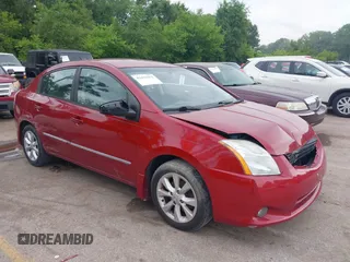 2010 Nissan Sentra S z VIN 3N1AB6AP9AL642303, wystawiony jako IAAI lot #42452652 z przebiegiem 130 486 mil mil oraz . Historia ofert i sprzedaży dostępna na DreamBid. Obrazek 1.