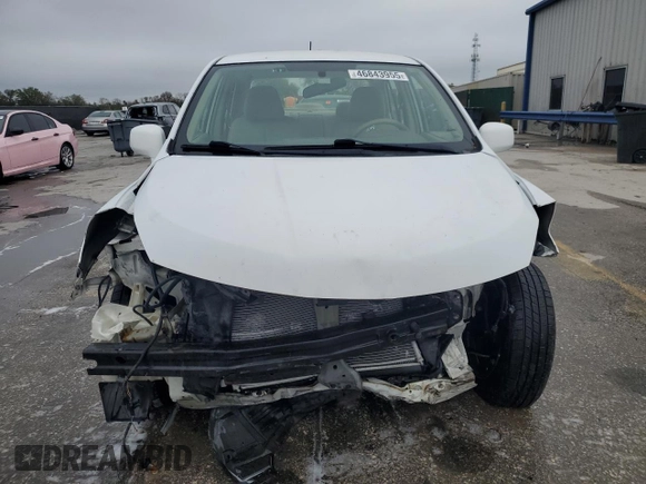 2009 Nissan Versa S z VIN 3N1BC11E09L352045, wystawiony jako Copart lot #46843955 z przebiegiem 170 741 mil mil oraz Szkoda całkowita • Salvage title. Historia ofert i sprzedaży dostępna na DreamBid. Obrazek 5.