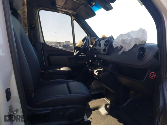 2021 Mercedes-Benz Sprinter Cargo with VIN W1Y4ECHY8MT079254, listed as a IAAI auction lot 41394825 with 301,811 mi miles and . Bid and sale history available at carsss.com. Image 5.