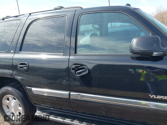 2005 GMC Yukon SLT with VIN 1GKEK13TX5R274020, listed as a IAAI auction lot 41889445 with 209,132 mi miles. Bid and sale history available at carsss.com. Image 13.