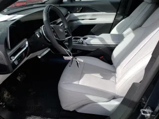 2024 Cadillac LYRIQ Luxury z VIN 1GYKPSRL5RZ113071, wystawiony jako Copart lot #47227525 z przebiegiem 5 386 mil mil oraz Szkoda całkowita • Salvage title. Historia ofert i sprzedaży dostępna na DreamBid. Obrazek 7.