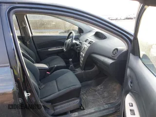 2009 Toyota Yaris z VIN JTDBT903994055857, wystawiony jako IAAI lot #41455682 z przebiegiem 129 657 mil mil oraz . Historia ofert i sprzedaży dostępna na DreamBid. Obrazek 5.