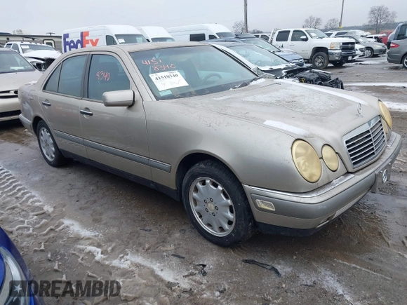 1996 Mercedes-Benz E-Class with VIN WDBJF55F5TJ007150, listed as a IAAI auction lot 41518340 with 178,930 mi miles. Bid and sale history available at carsss.com. Image 1.