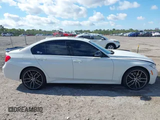 2015 BMW 3 Series 328i xDrive z VIN WBA3B3C58FF548041, wystawiony jako IAAI lot #42038075 z przebiegiem 113 974 mil mil oraz . Historia ofert i sprzedaży dostępna na DreamBid. Obrazek 13.
