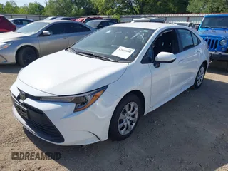 2025 Toyota Corolla LE z VIN 5YFB4MDE2SP274691, wystawiony jako IAAI lot #42017890 z przebiegiem 2 738 mil mil oraz . Historia ofert i sprzedaży dostępna na DreamBid. Obrazek 17.