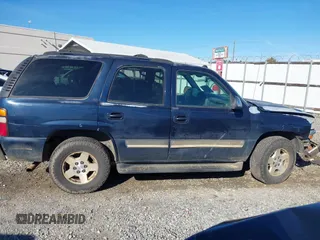 2005 Chevrolet Tahoe LT z VIN 1GNEC13T85J201856, wystawiony jako IAAI lot #41099372 z przebiegiem 303 169 mil mil oraz . Historia ofert i sprzedaży dostępna na DreamBid. Obrazek 13.
