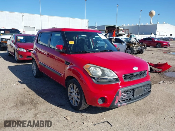 2013 Kia Soul ! with VIN KNDJT2A60D7569910, listed as a IAAI auction lot 41219582 with 125,015 mi miles. Bid and sale history available at carsss.com. Image 1.