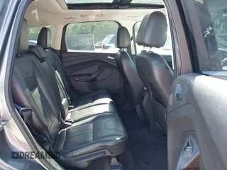 2013 Ford Escape Titanium z VIN 1FMCU0J95DUB46340, wystawiony jako IAAI lot #42168222 z przebiegiem 108 268 mil mil oraz . Historia ofert i sprzedaży dostępna na DreamBid. Obrazek 8.