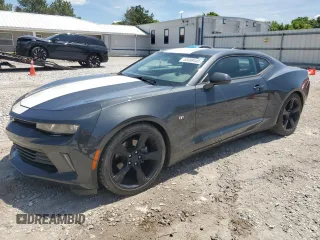 2017 Chevrolet Camaro 1LT z VIN 1G1FB1RX8H0148556, wystawiony jako Copart lot #53488445 z przebiegiem 139 603 mil mil oraz Czysty tytuł • Clean title. Historia ofert i sprzedaży dostępna na DreamBid. Obrazek 1.