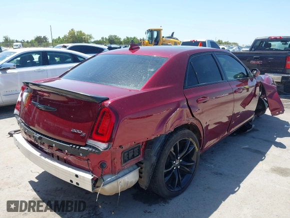 2019 Chrysler 300 with VIN 2C3CCABGXKH686121, listed as a IAAI auction lot 41995862 with 50,577 mi miles. Bid and sale history available at carsss.com. Image 4.