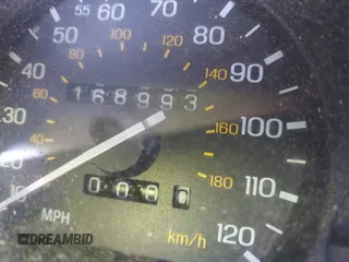 1996 Ford Thunderbird LX with VIN 1FALP62W0TH142986, listed as a IAAI auction lot 42030900 with 168,993 mi miles. Bid and sale history available at carsss.com. Image 15.