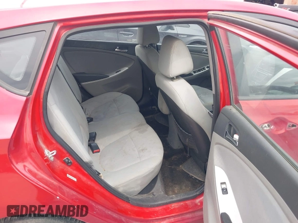 2014 Hyundai Accent SE z VIN KMHCU5AE7EU145704, wystawiony jako IAAI lot #42357042 z przebiegiem 96 773 mil mil oraz . Historia ofert i sprzedaży dostępna na DreamBid. Obrazek 8.