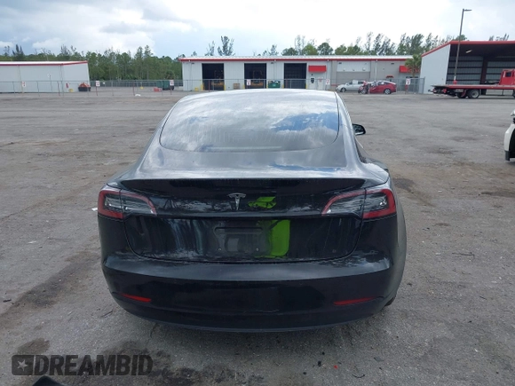 2018 Tesla Model 3 Long Range Battery z VIN 5YJ3E1EA2JF156808, wystawiony jako IAAI lot #42160829 z przebiegiem 106 258 mil mil oraz . Historia ofert i sprzedaży dostępna na DreamBid. Obrazek 16.