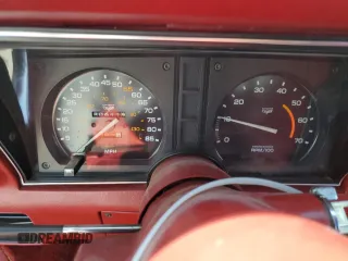 1982 Chevrolet Corvette z VIN 1G1AY878XC5102140, wystawiony jako Copart lot #59845855 z przebiegiem 80 611 mil mil oraz Czysty tytuł • Clean title. Historia ofert i sprzedaży dostępna na DreamBid. Obrazek 9.