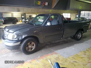2002 Ford F-150 XL with VIN 1FTRF17W72NA55539, listed as a Copart auction lot 82529424 with 181,747 mi miles and Salvage Title. Bid and sale history available at carsss.com. Image 1.