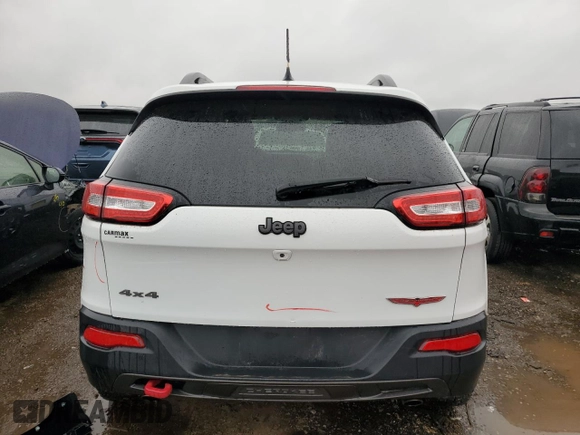 2015 Jeep Cherokee Trailhawk with VIN 1C4PJMBS9FW605075, listed as a Copart auction lot 49256195 with 103,677 mi miles and Salvage Title. Bid and sale history available at DreamBid. Image 6.