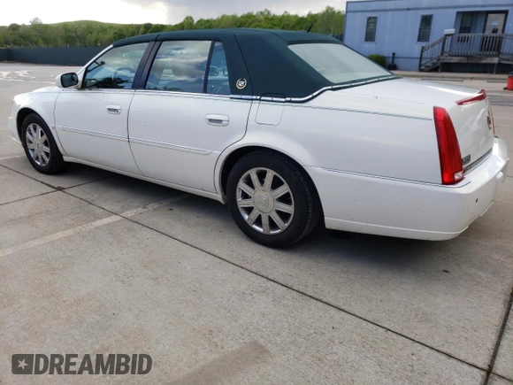 2006 Cadillac DTS 1SD z VIN 1G6KD57Y86U146074, wystawiony jako Copart lot #52917235 z przebiegiem 133 956 mil mil oraz Tytuł czysty. Historia ofert i sprzedaży dostępna na DreamBid. Obrazek 2.