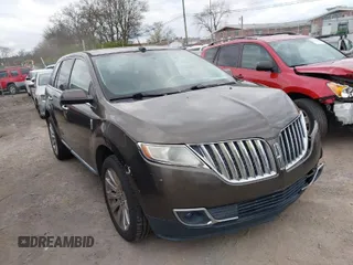 2011 Lincoln MKX with VIN 2LMDJ6JK8BBJ22446, listed as a IAAI auction lot 41796606 with 178,906 mi miles. Bid and sale history available at carsss.com. Image 1.